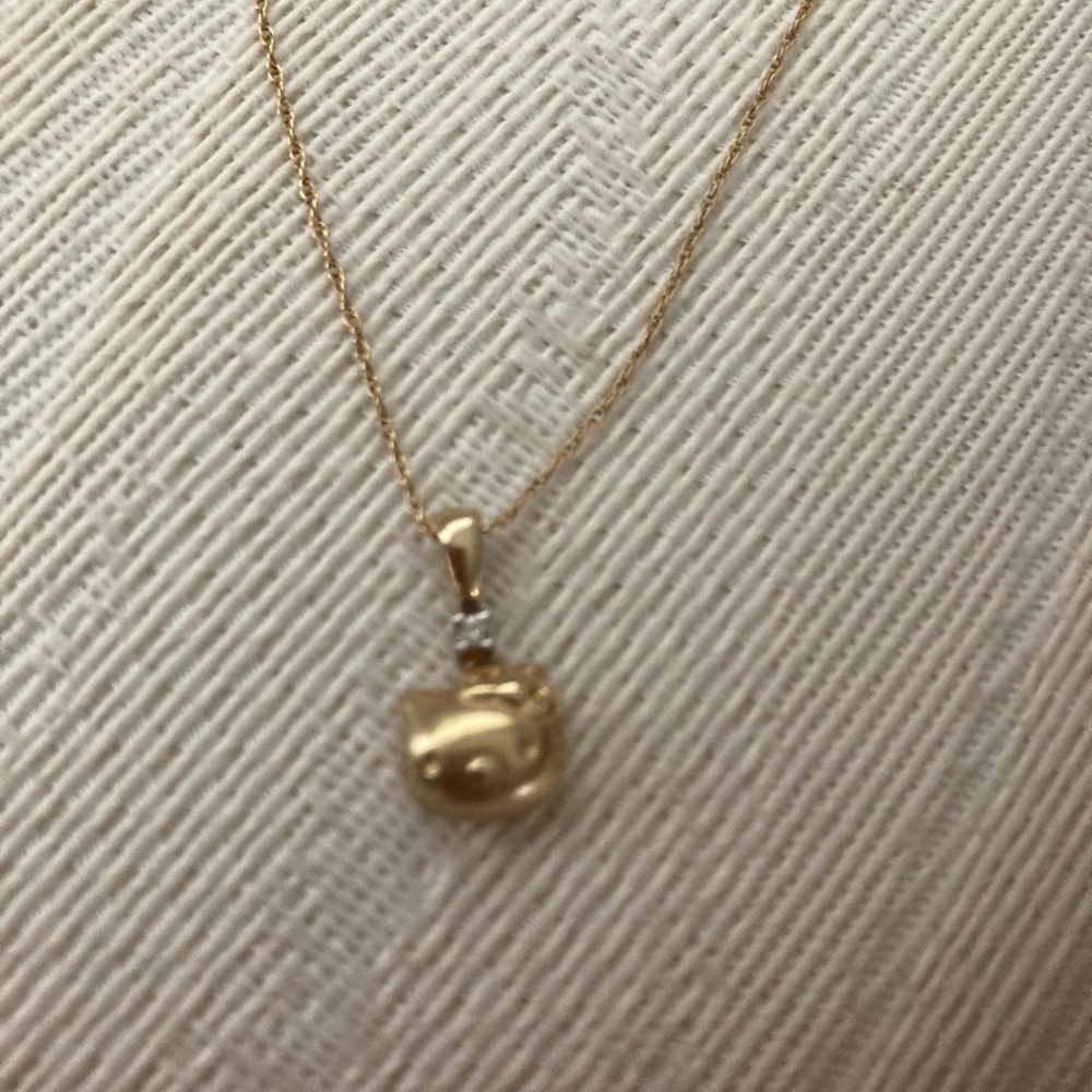 10ktyellow gold with diamond Hello Kitty necklace.This is a very rare necklace.